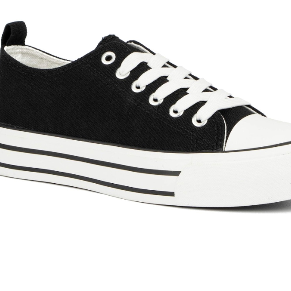 Size 6 women’s brand new Olivia miller canvas shoes